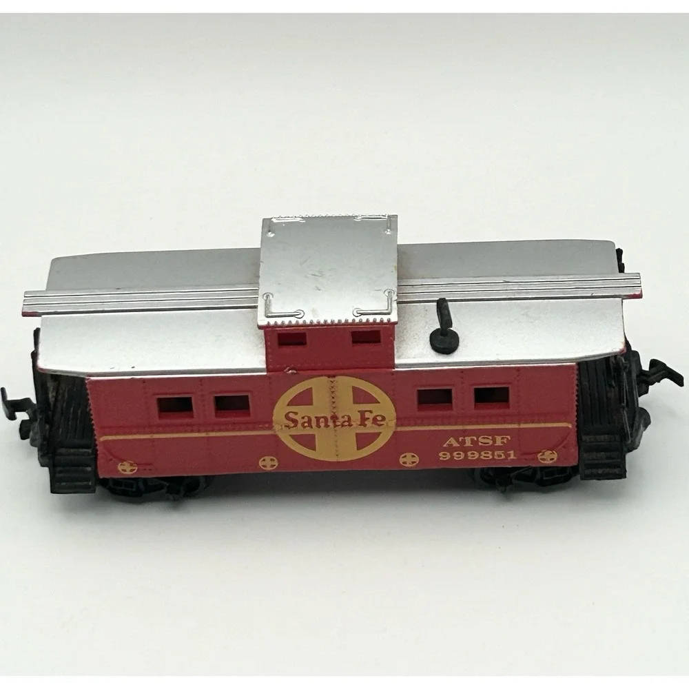 HO Scale Santa Fe ATSF Caboose Lot Of 2 Red Cabooses Freight Train